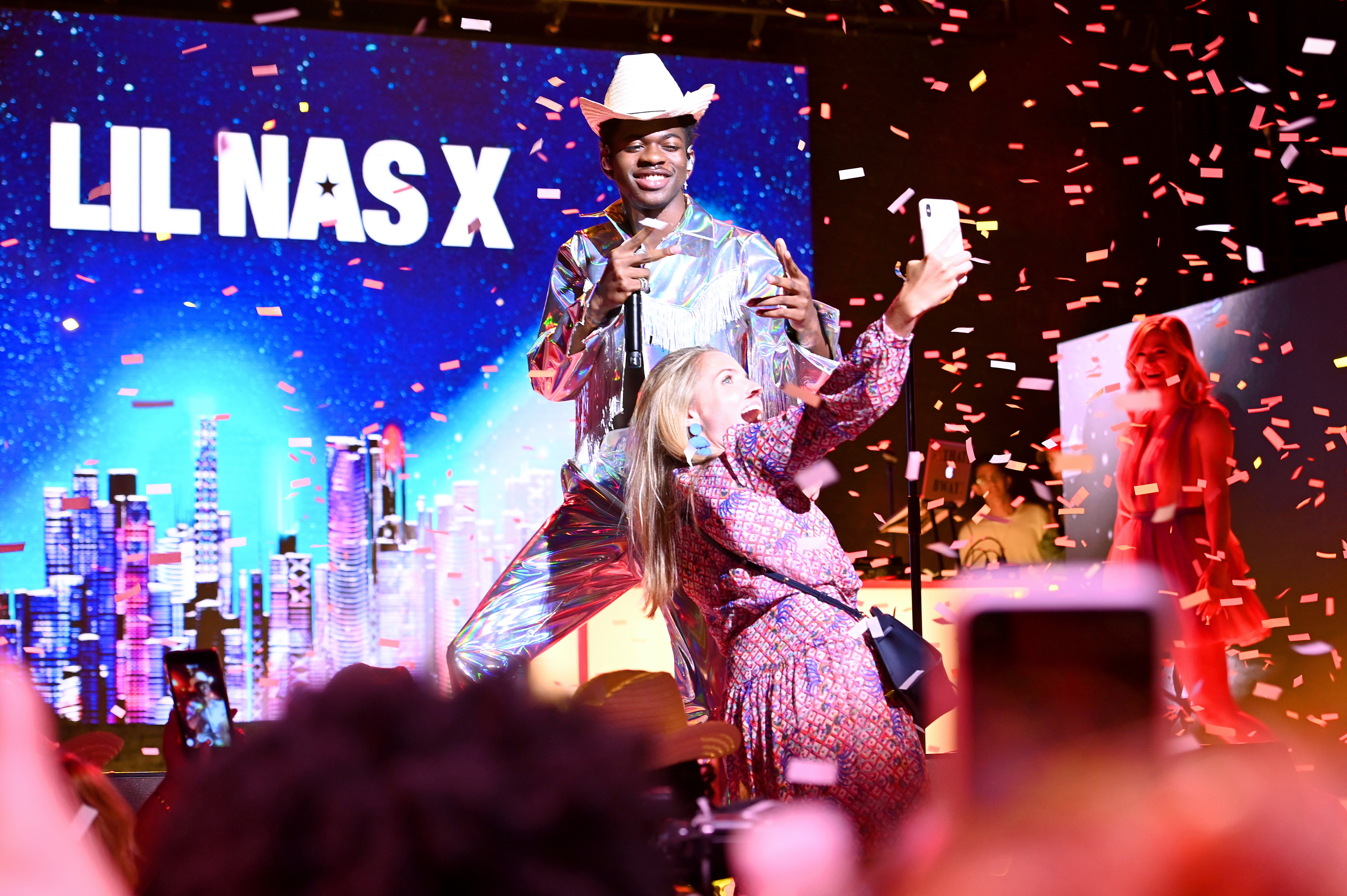 Lil Nas X Old Town Road Sets Record For Most Weeks At No 1