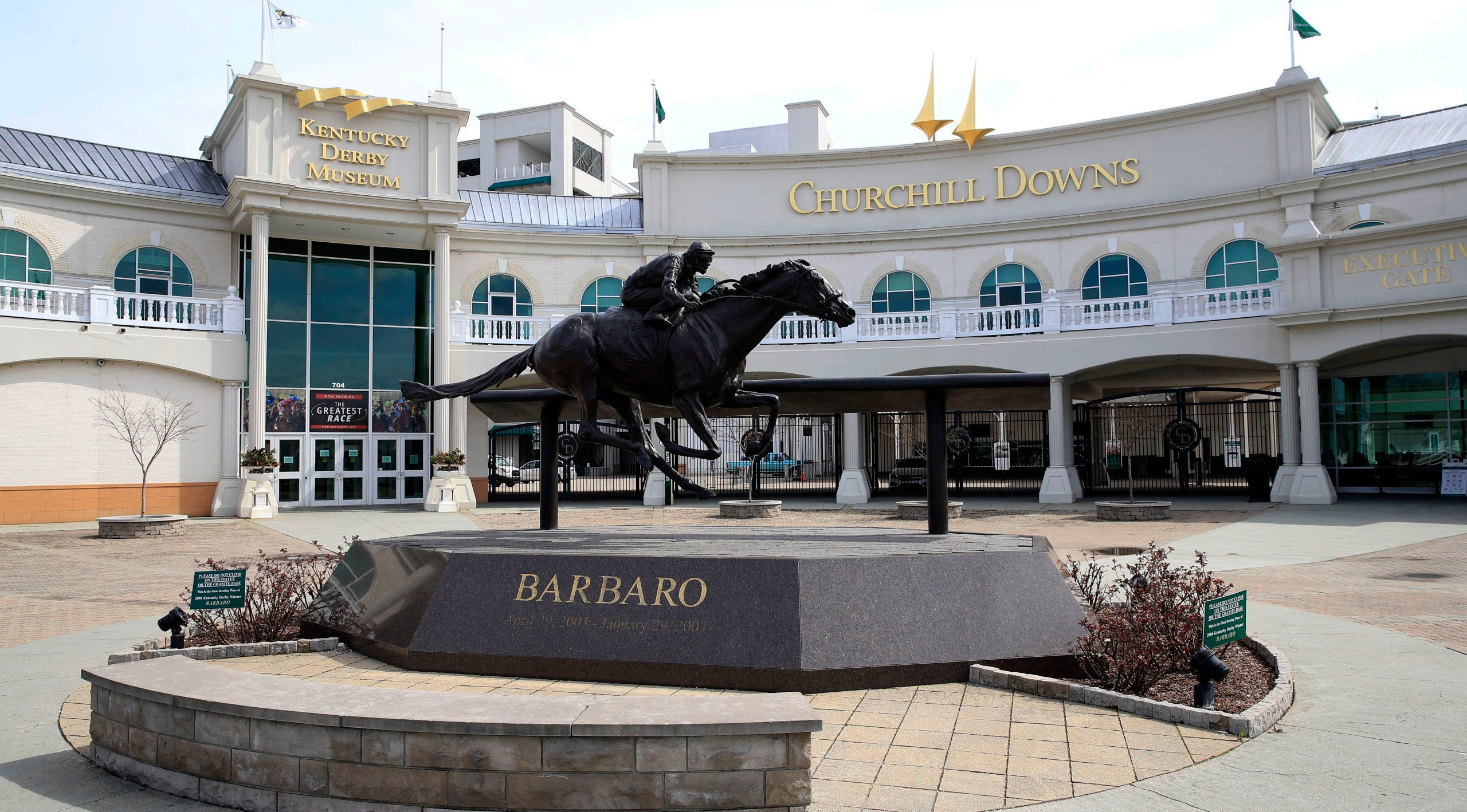 does churchill downs do tours