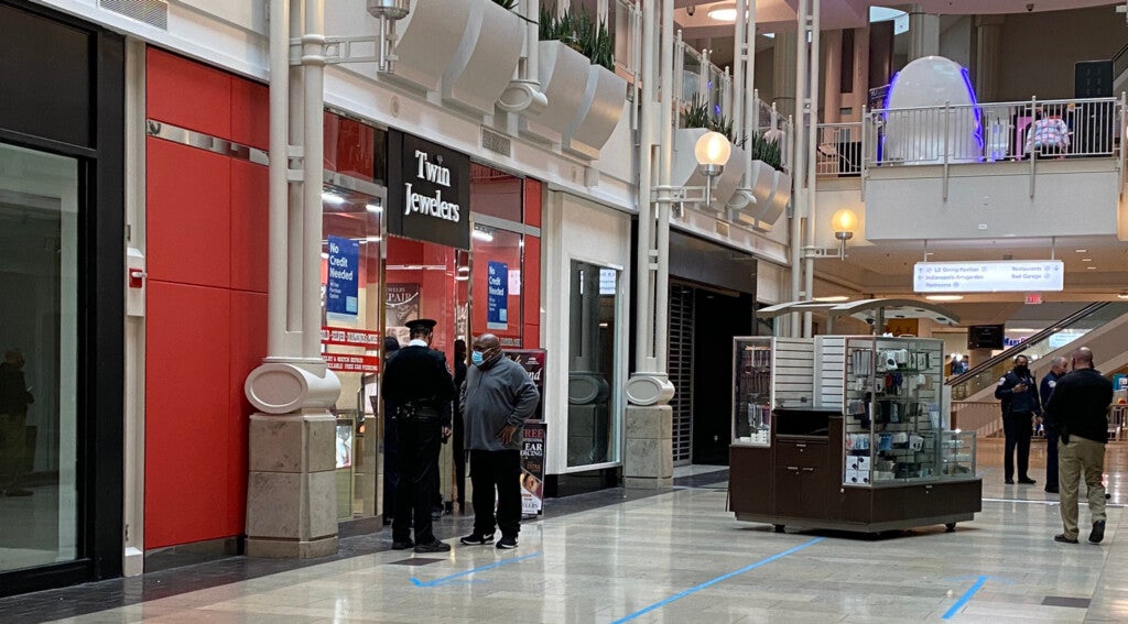 Shot at Circle Center shopping mall: Customer shoots another after store robbery – WISH-TV |  Indianapolis News |  Indiana Weather