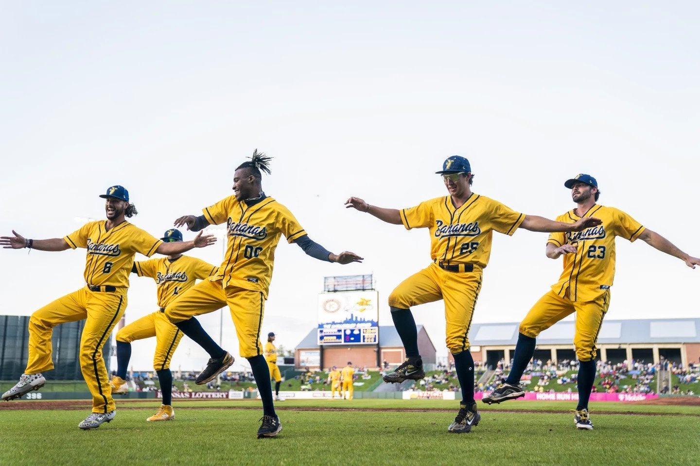 Savannah Bananas draw in crowd of 15,000 to Victory Field ...
