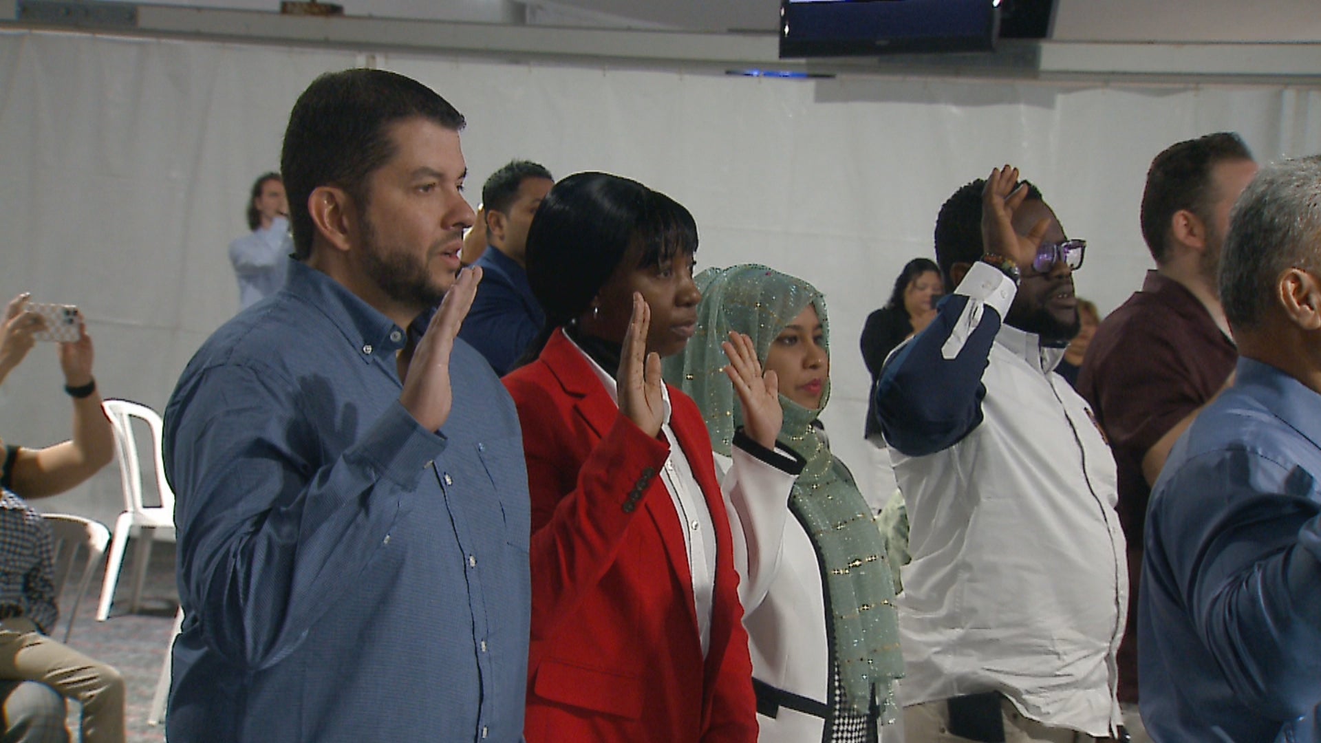 33 become US citizens in ceremony at Indianapolis Motor Speedway